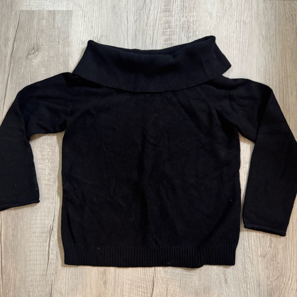 Black Anthropologie Sweater
Size Medium
